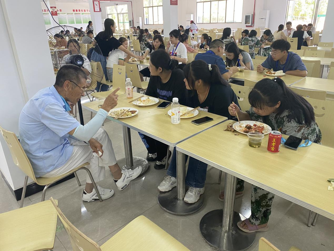 有一種青春叫軍訓(xùn)，有一種愛(ài)叫陪伴！(圖7)